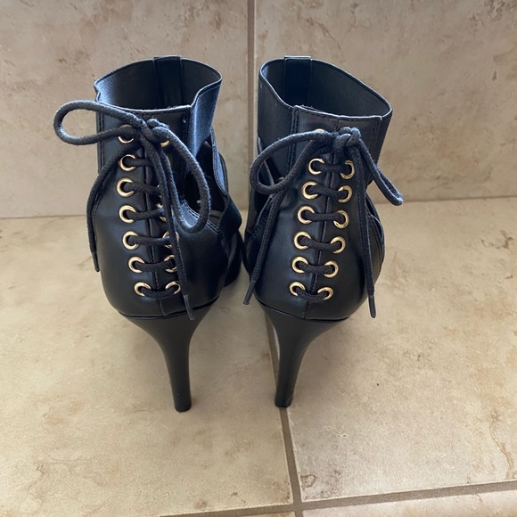 Strappy heels - Picture 1 of 4